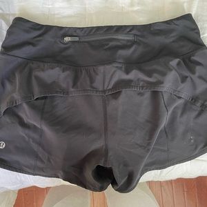 Lululemon black speed up short, size 6, 4 inch inseam